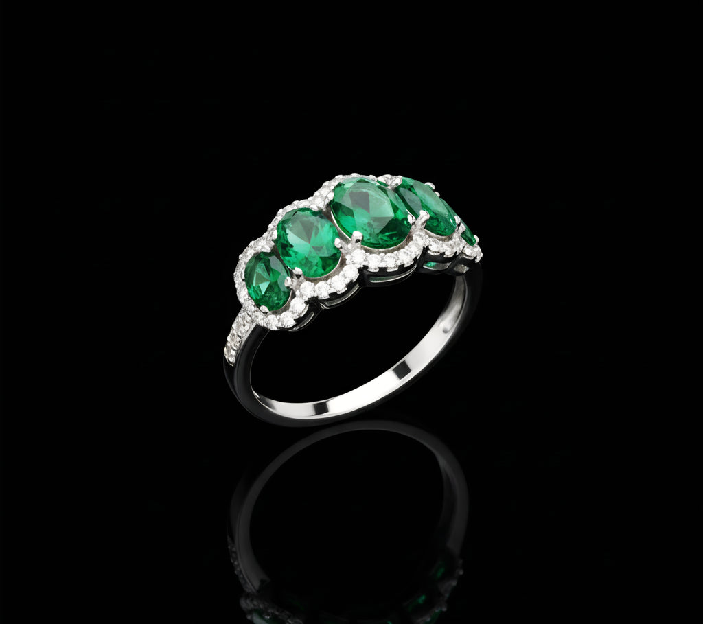 Anello con pietre ovali a scalare oro bianco 18kt