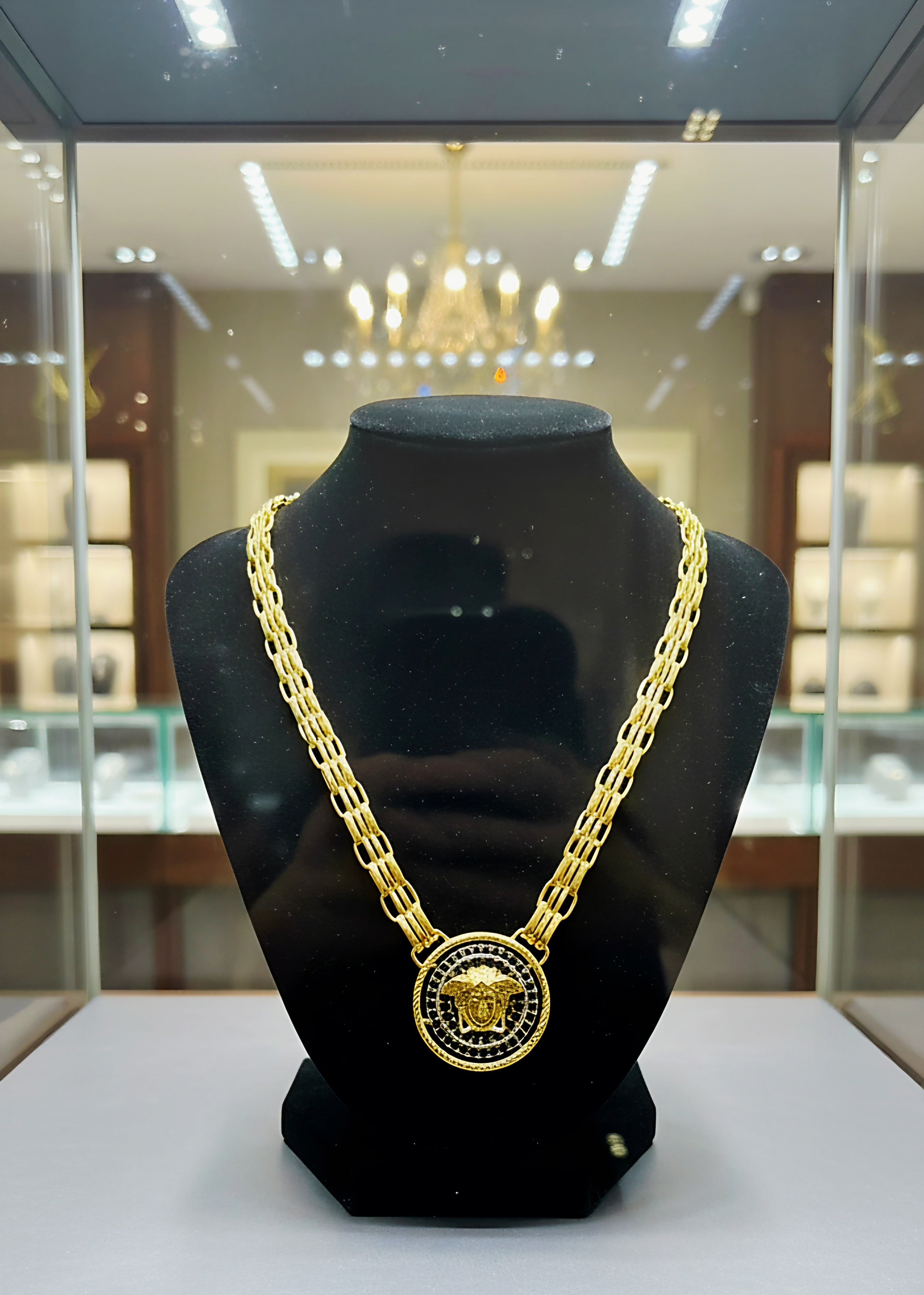 Collana donna Medusa oro 18kt