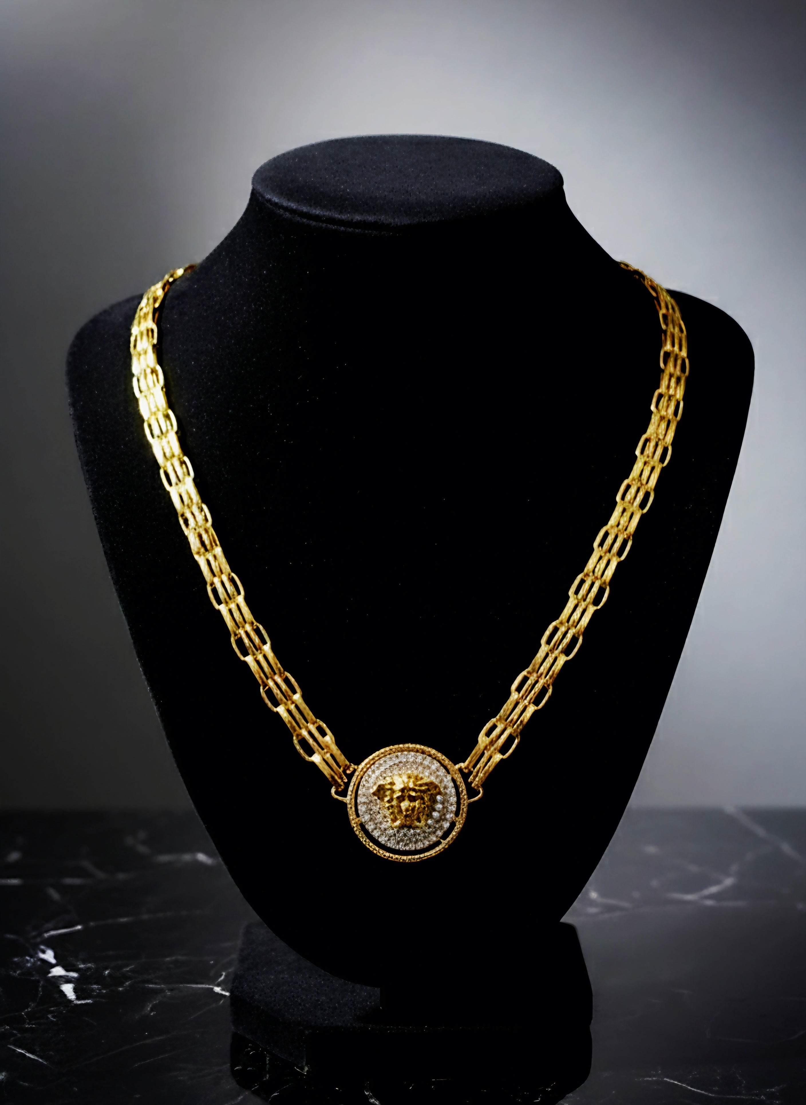 Collana donna Medusa oro 18kt
