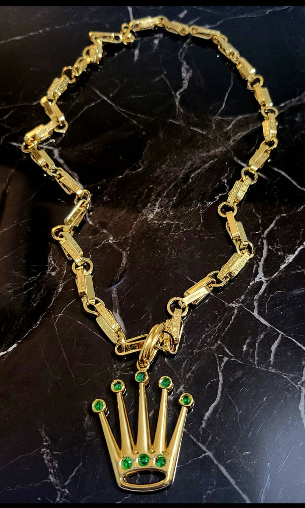 Collana con la greca e ciondolo  corona grande oro 18kt