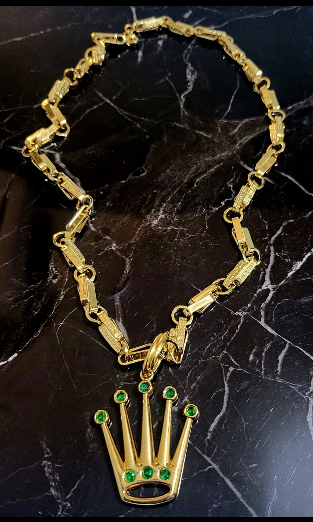 Collana con la greca e ciondolo  corona grande oro 18kt