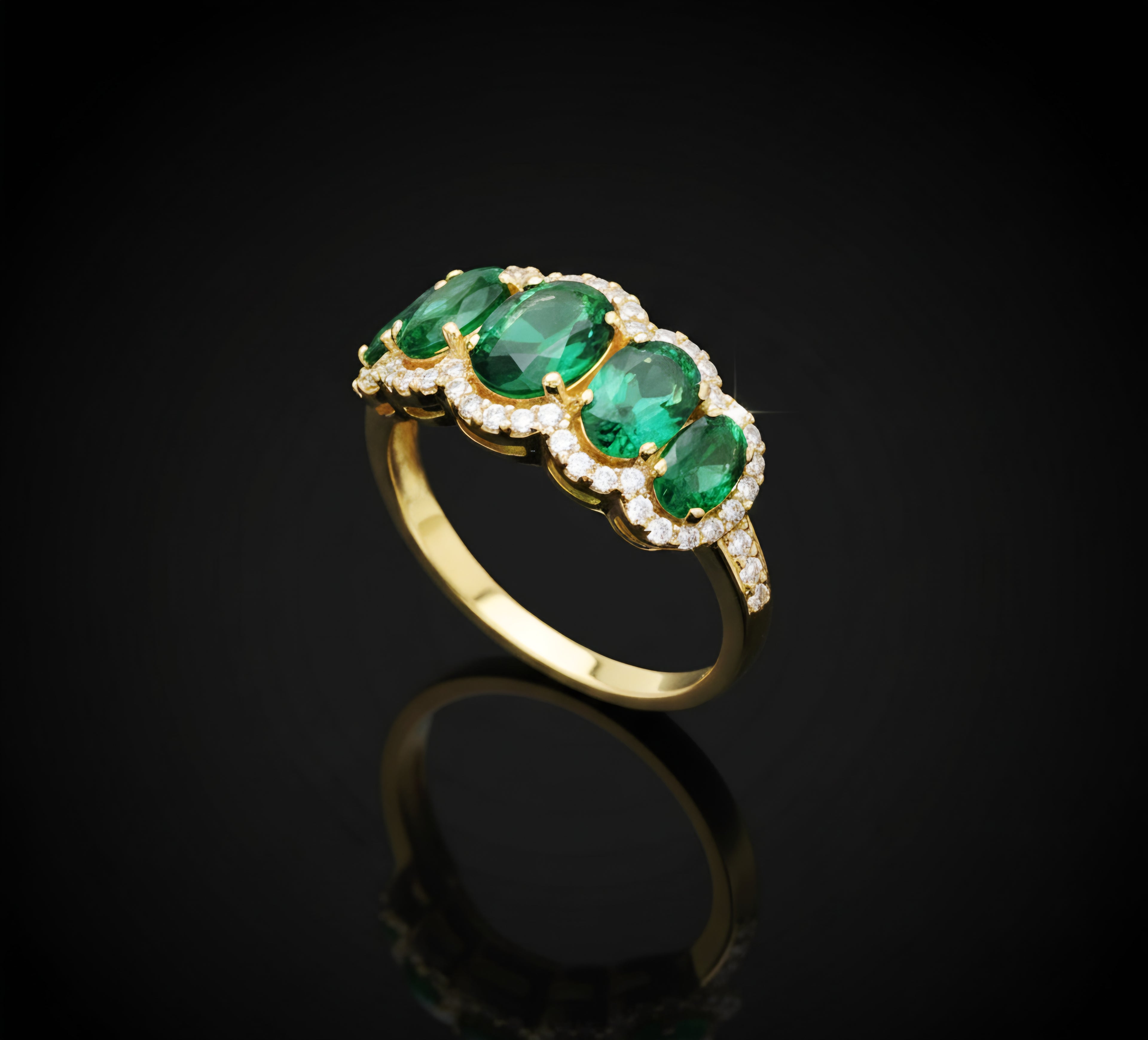 Anello con pietre ovali a scalare oro 18kt