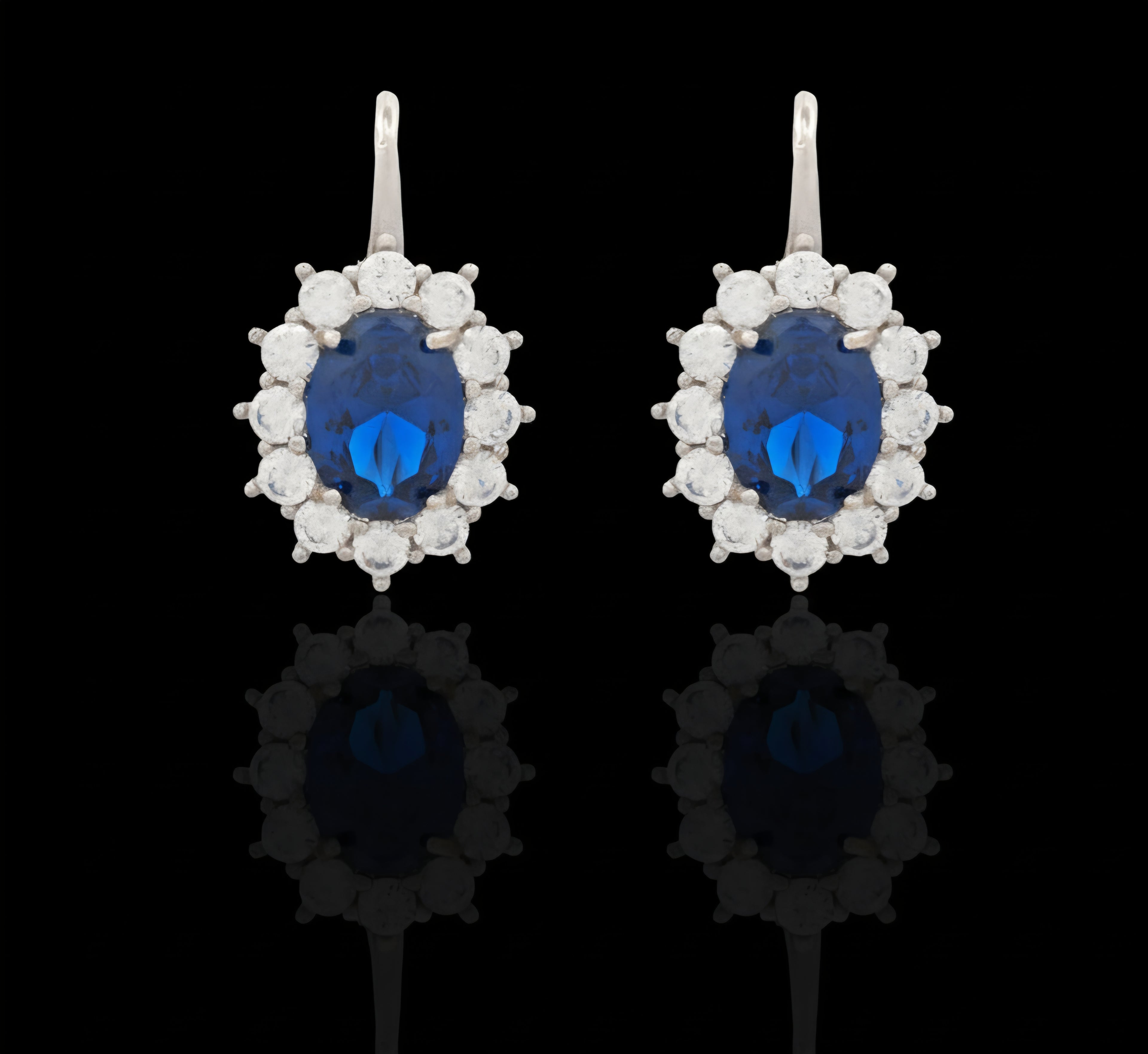 Orecchini piccoli con pietra blu e zirconi in oro bianco 18kt