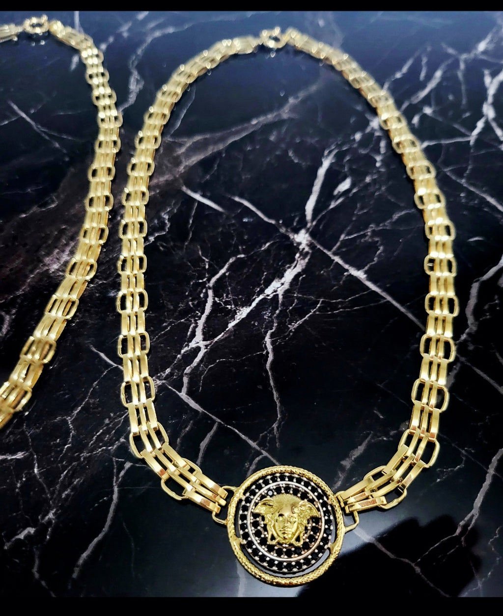 Collana donna Medusa oro 18kt