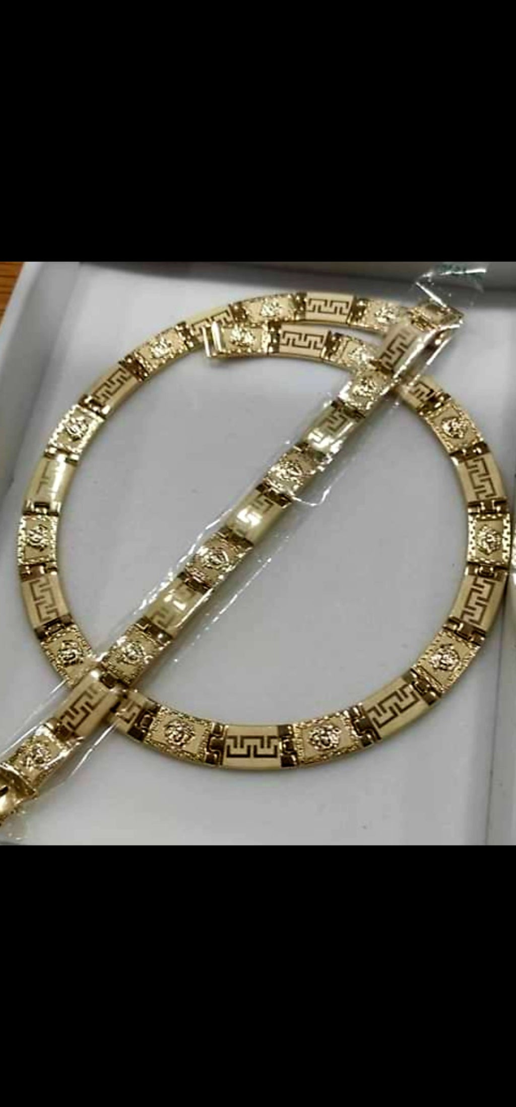 Girocollo medusa rigido oro 18kt