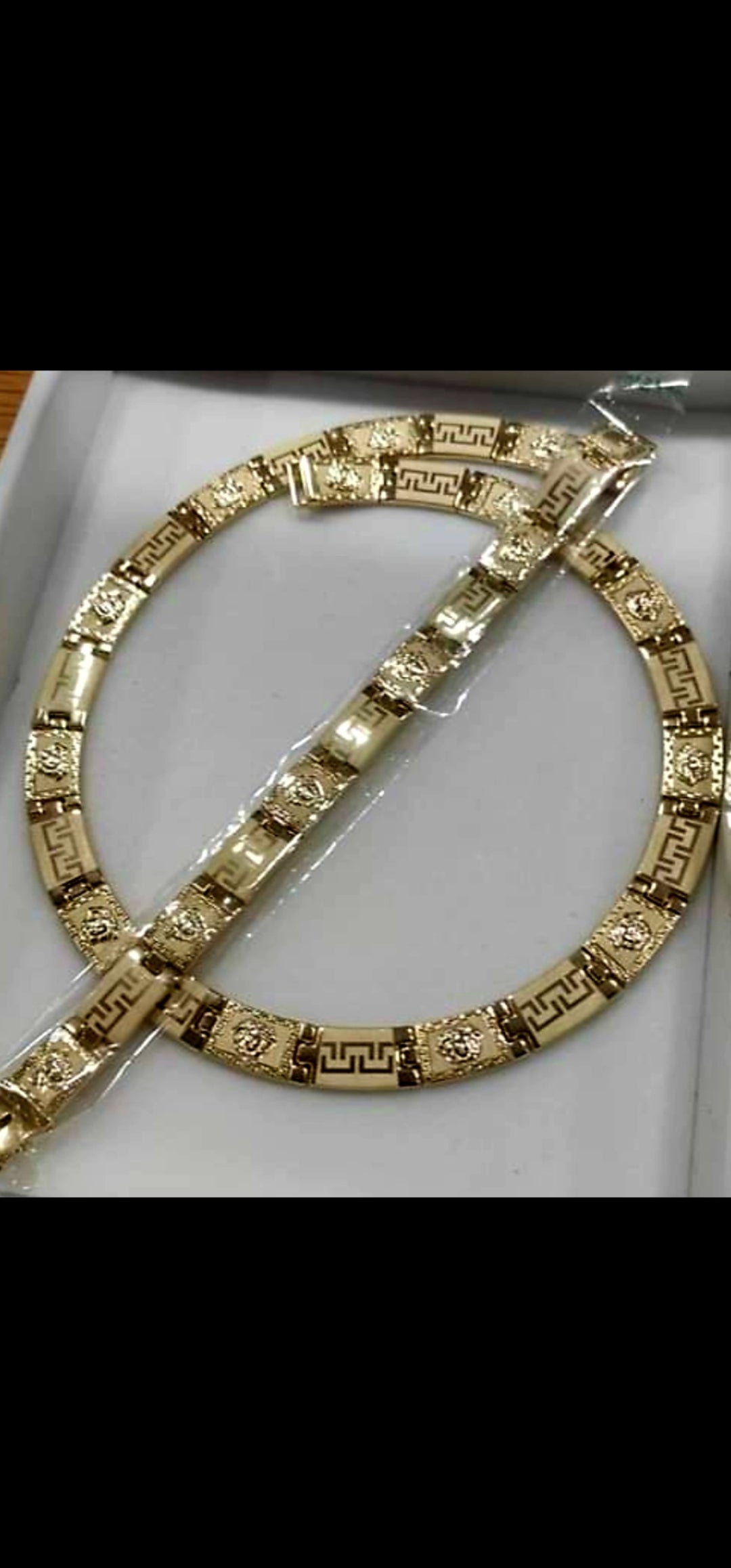 Girocollo medusa rigido oro 18kt